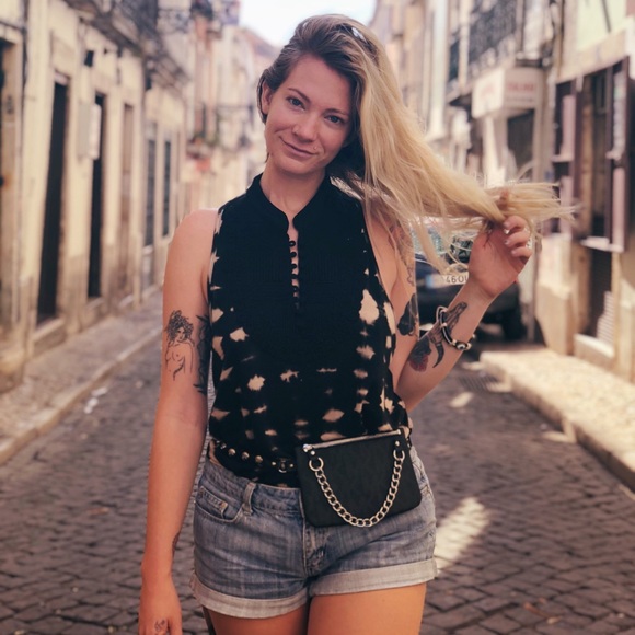 Meet Posh Ambassador, Alex 🌻 - Picture 3 of 3